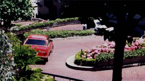 Lombard Street curves with car.